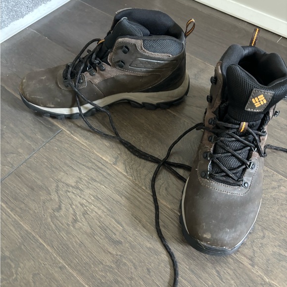 Columbia Newton Ridge Hiking Boot - Picture 3 of 3